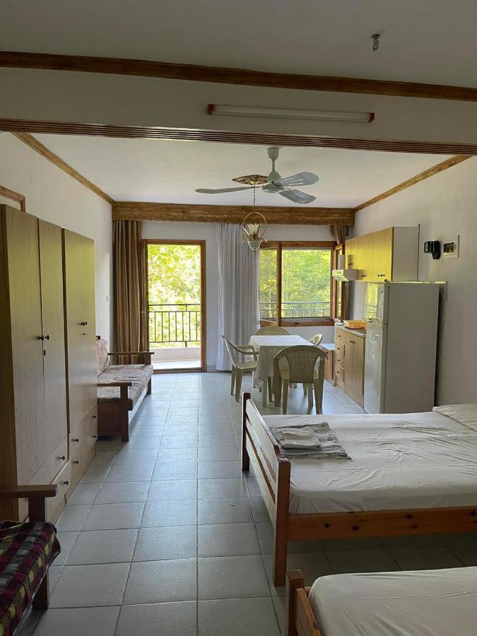 Exohi Apartments Vrasna Bagian luar foto